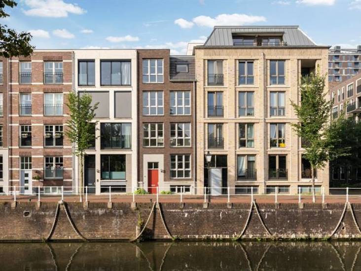 Historie in een nieuw jasje: dit lichte huis met hoge plafonds in Utrecht heeft ruimte voor groot gezelschap
