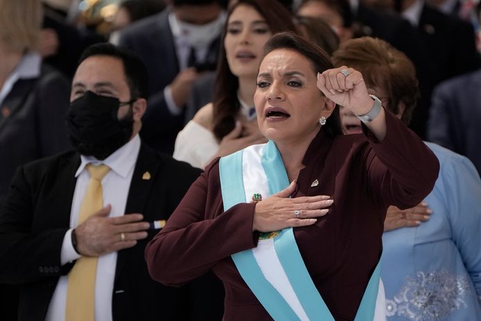 Xiomara Castro werd donderdag ingezworen als de eerste vrouwelijke Hondurese president van Honduras.