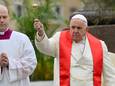 Een vertrouwd beeld: paus Franciscus leidt de mis op Palmzondag