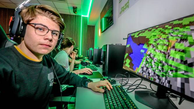 Wil uw kind eSporter worden? Laat hem of haar opleiding volgen in Brugse middelbare school