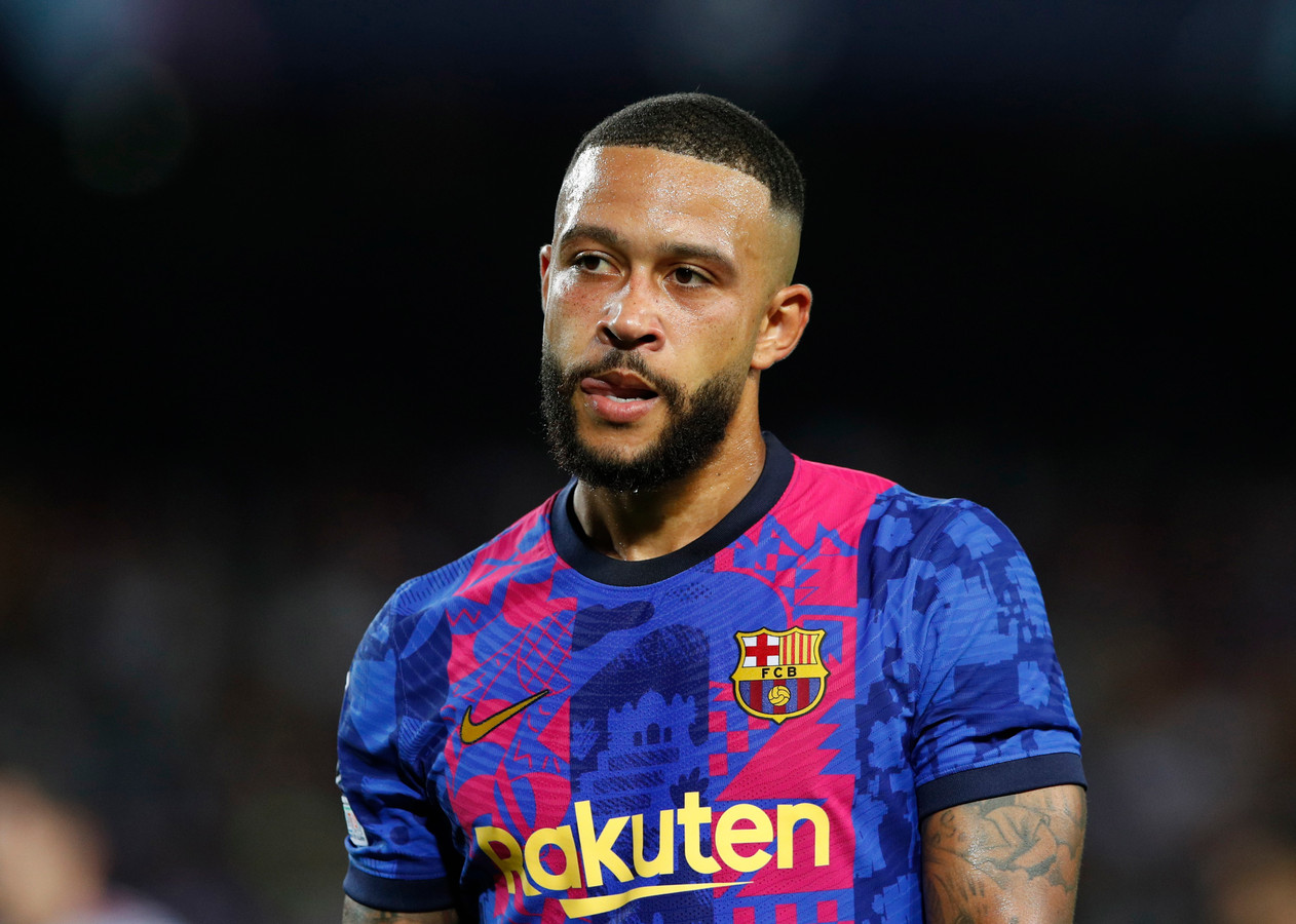 депай футболист барселона. депай футболист. мемфис депай 2022. мемфис депай. депай прическа барселона.