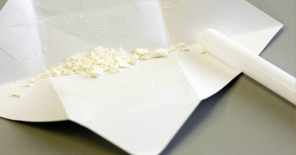 Grote hoeveel speed en chemicaliën voor productie drugs in woning in Budel-Dorplein - Eindhovens Dag