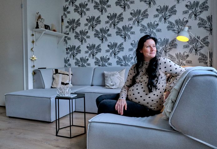 In de nieuwbouwwoning van Demelza en haar man is ook wat kleur te vinden. ,,In Zwijndrecht was alles wit, maar ik wilde hier wat meer warmte.''