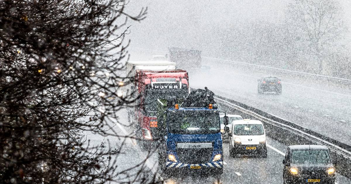 Ongeval zorgt voor dik uur vertraging op A50, weg inmiddels vrijgegeven.