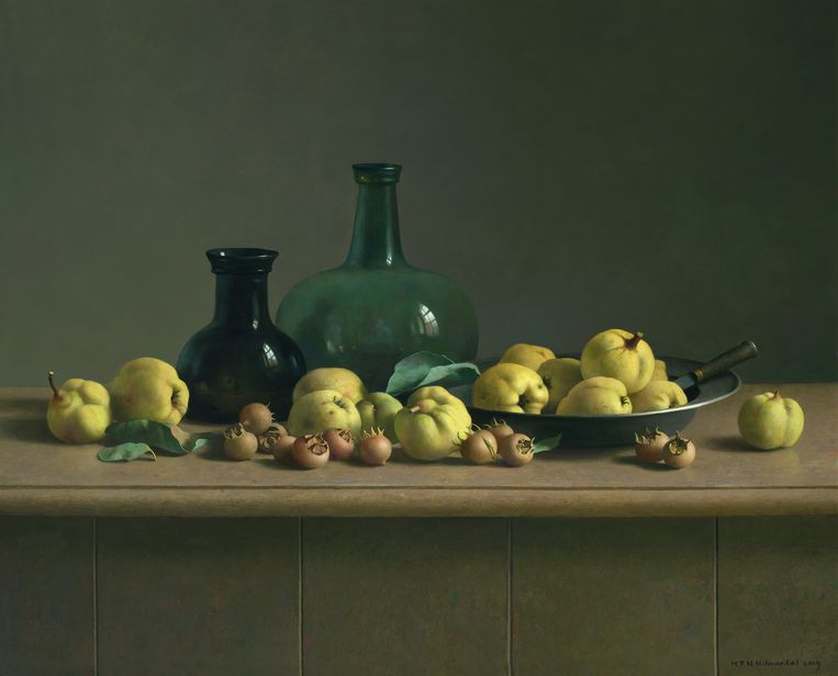 Henk Helmantel, ‘Stilleven met kweeperen en twee flessen’ (uitsnede), 2019, olieverf op paneel, 100 x 122 cm. Beeld Art Revisited, Tolbert