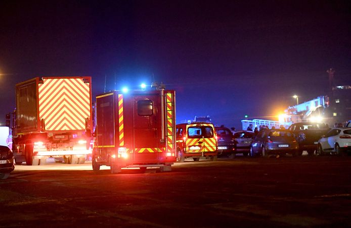 Servizi di emergenza al porto di Calais.