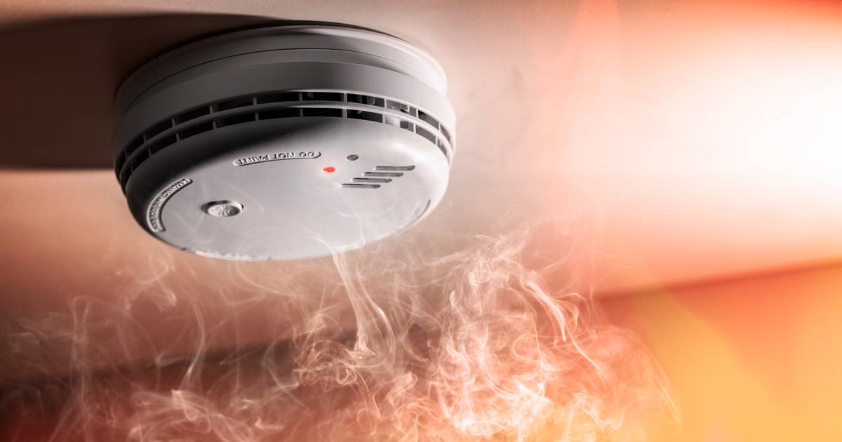 Charger les appareils électroniques pendant la journée et prévoir une couverture anti-feu dans la cuisine : avec ces 6 conseils, vous réduisez le risque d’incendie domestique |  Mon guide
