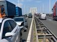 Een ongeluk op de snelweg. Rijkswaterstaat stelt voor komende zaterdag een hitteprotocol in.