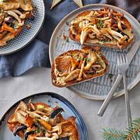 Heerlijke paddenstoelen met tijmboter op toast