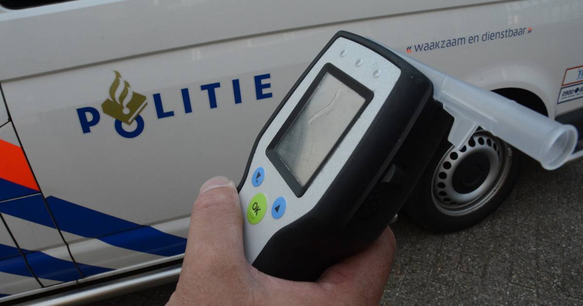 Meerdere boetes voor rijden zonder gordel en zonder geldig rijbewijs Alphen AD.nl