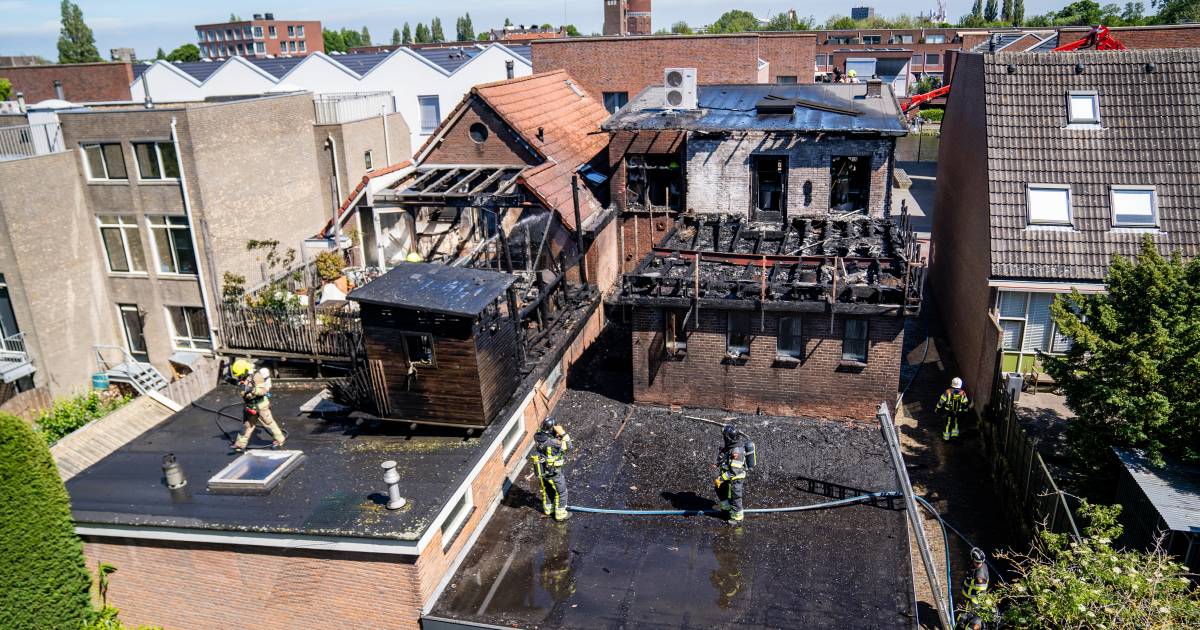 Grote brand in woning aan Vlaardingse Kortedijk -.