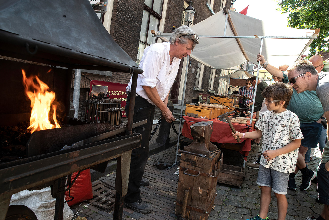 Straatartiesten en oude ambachten in Doesburg.