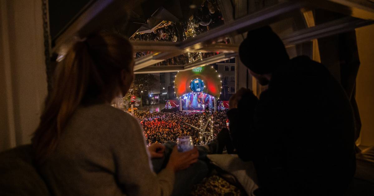 Heavy Rain Causes Grote Markt in Nijmegen to Reach Full Capacity