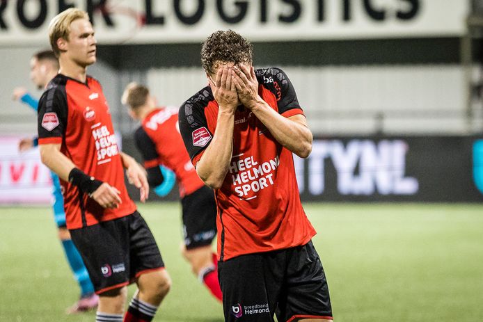Martijn Kaars baalt na gemiste penalty.