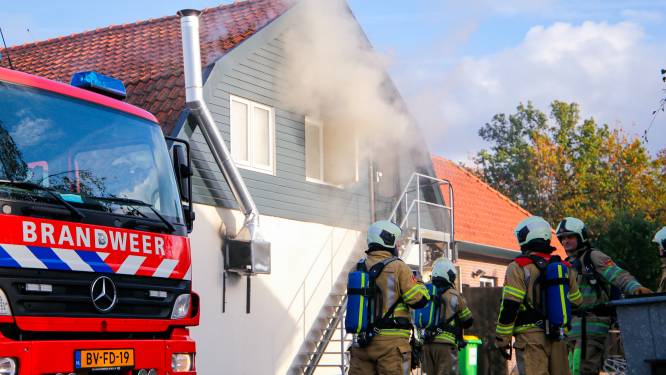 Grote brand in Soester café slaat over naar bovenwoning