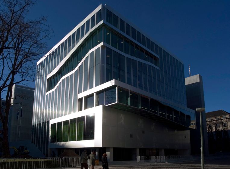 Nederlandse ambassade in Berlijn, ontworpen door Rem Koolhaas. Beeld Hollandse Hoogte / Laif
