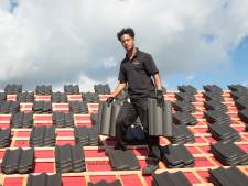 Doordeweeks is Jaasir (31) dakdekker, ondertussen staat hij op de belangrijkste kunstexpo ter wereld 