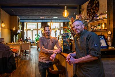 Restaurant De Krooon in Oudenbosch staat weer te koop; alleen nog open voor partijen en uitvaarten