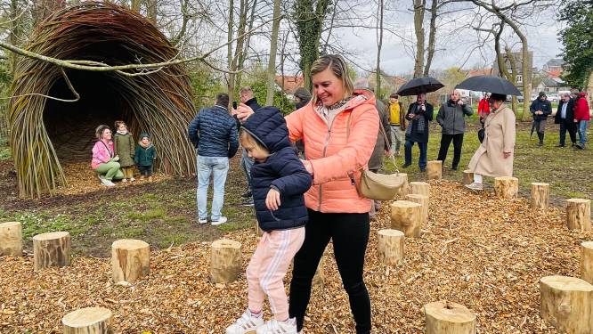 Pastorietuin van Erembodegem met natuurkunst is geopend: “Oase van rust voor iedereen”