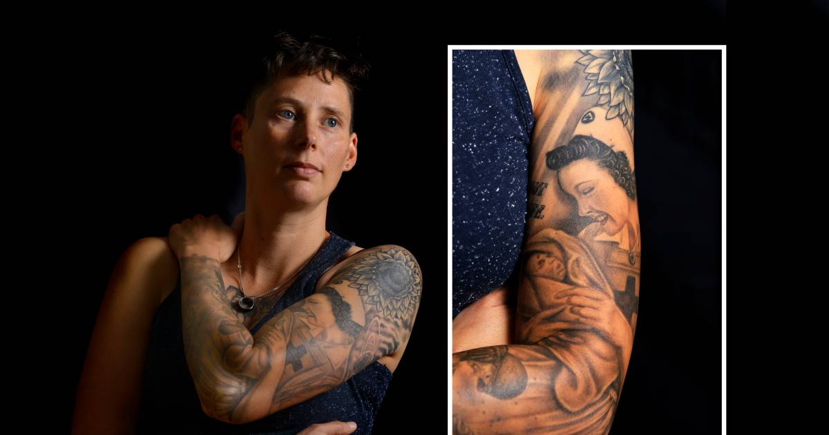 licht Smeltend overschreden Na 28 uur tatoeëren is de arm van oud-militair Anneke omgetoverd tot  eerbetoon: 'Ik was benieuwd naar de reacties' | Ik en mijn tattoo |  destentor.nl