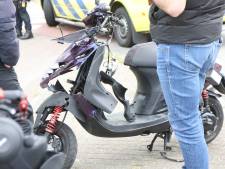 Scooterrijder gewond geraakt na botsing op kruispunt in Honselersdijk