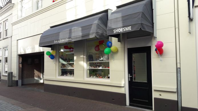 Eerste kleuring Vijandig Straatbeeld: Nog altijd kinderschoenen: Shoesme open in pand Piccolino |  Den Bosch, Vught | bd.nl