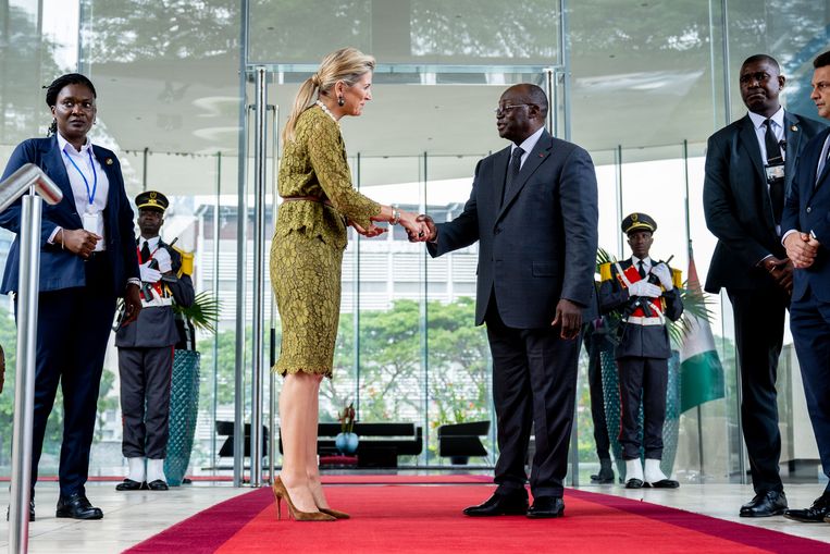Wát een goed figuur: koningin Máxima showt slanke taille in Ivoorkust Beeld Brunopress/Patrick van Emst