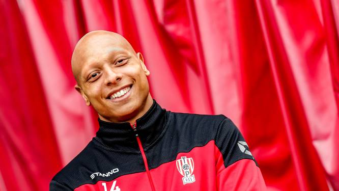 Hoe Kay Tejan de harde wetten van voetballen in het Oostblok leerde kennen: ‘Ze luisteren niet eens naar je’