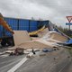 Vrachtwagen verliest lading houtplaten op afrit E17 in Deerlijk