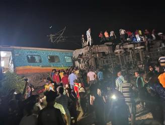 Treinongeluk India: 120 doden en ruim 850 gewonden na frontale botsing
