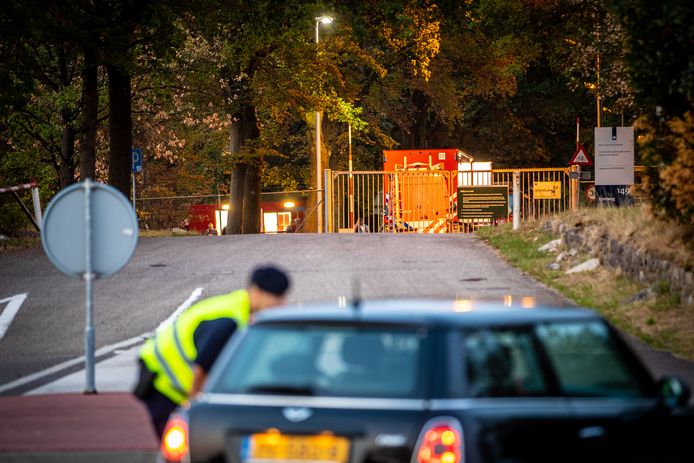 Op de legerbasis in Oldebroek werd onderzoek verricht naar het verdachte pakketje dat Alberto Stegeman achterliet.