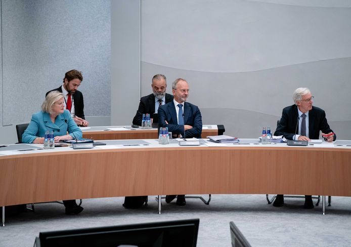 Demissionaire bewindslieden Ankie Broekers (Asiel), Henk Kamp (Defensie) en Ben Knapen (Buitenlandse Zaken) tijdens het Kamerdebat over Afghanistan.