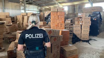 Opnieuw megavangst: 250 ton illegaal vuurwerk voor Nederland ontdekt in Duitse bunker