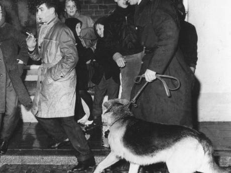 Geen vuurwerk, geen feestjes: jaarwisseling 1961 was voor veel mensen ook een saaie bedoening