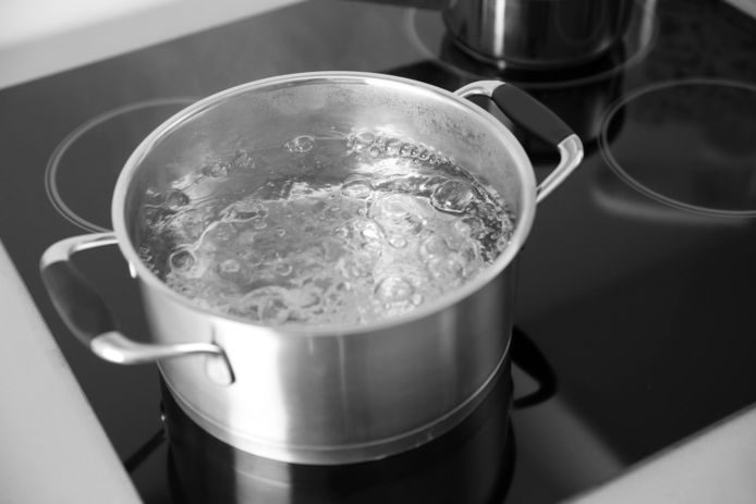 Laat water altijd eerst koken voor je er pasta aan toevoegt.