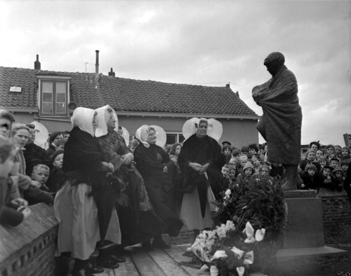 Soms komen historische bijzonderheden samen. Het beeld van Jan Wolkers in Kruiningen uit 1957 is als werk van een bekende kunstenaar alleen al het vermelden waard, maar herinnert natuurlijk ook aan de Watersnoodramp.