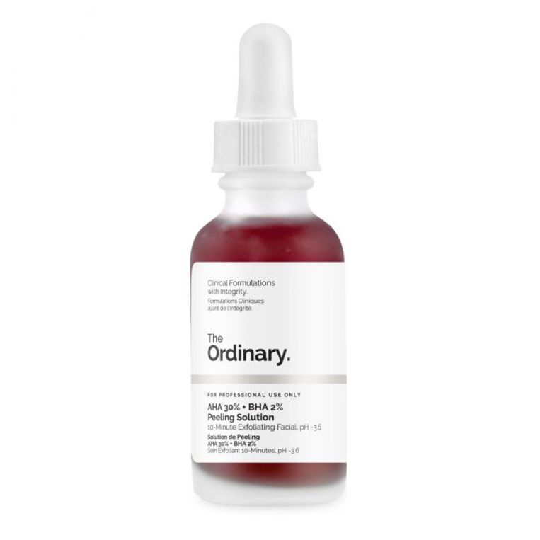 De fameuze ‘red peel’ van The Ordinary (The Ordinary AHA 30% + BHA 2% Peeling Solution, 8,5 euro voor 30 ml via debijenkorf.be) Beeld rv
