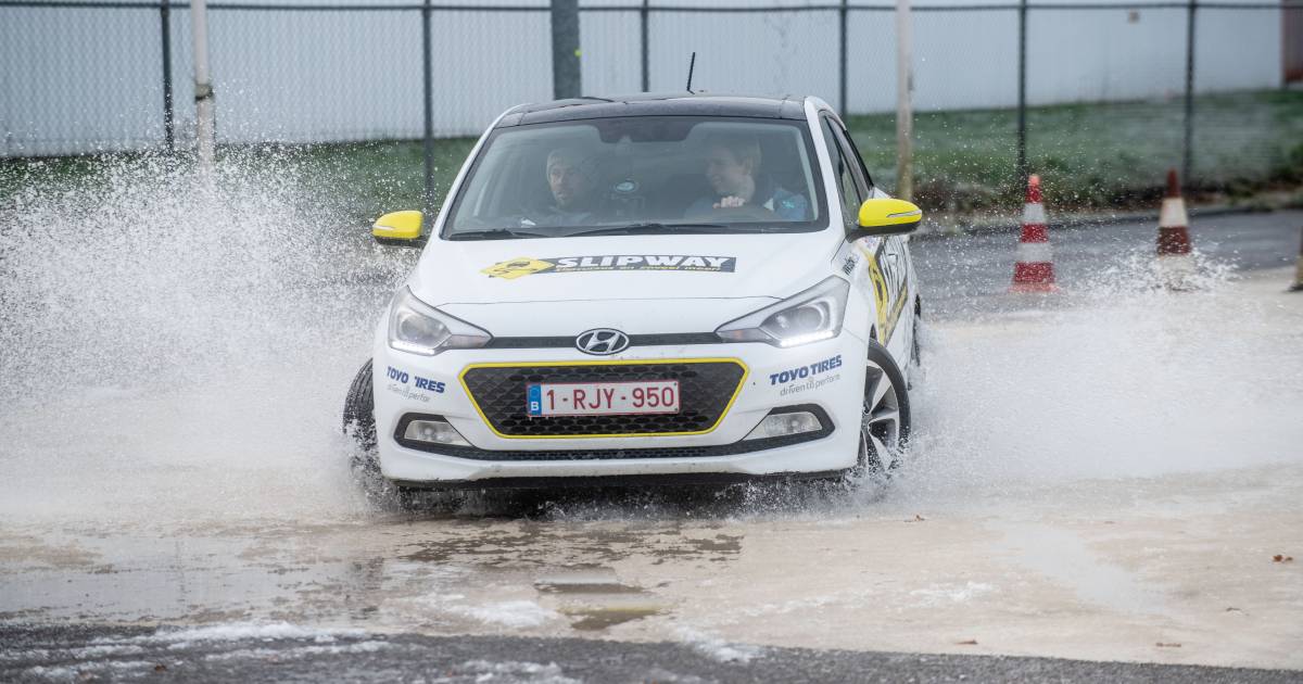 Guida sicura su strade scivolose?  Il nostro giornalista è andato sui pattini: “Non usare mai il freno a mano quando è scivoloso” |  Con la macchina sulla neve