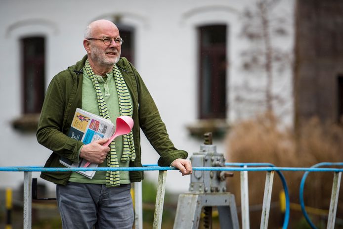 MOL - Bert Staal heeft een gedichtenbundel geschreven geïnspireerd op contactadvertenties.