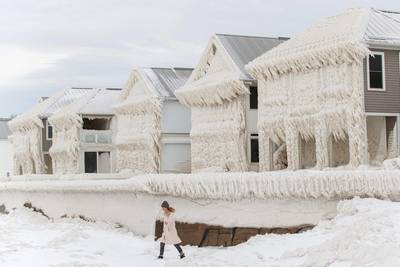 IN BEELD. IJstijd in Canadees dorpje na winterse storm en ‘flitsbevriezing’