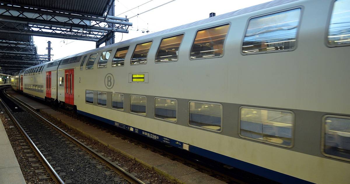200 Passengers Stuck on Train to Gent Sint-Pieters Due to Defective Doors: NMBS Confirms