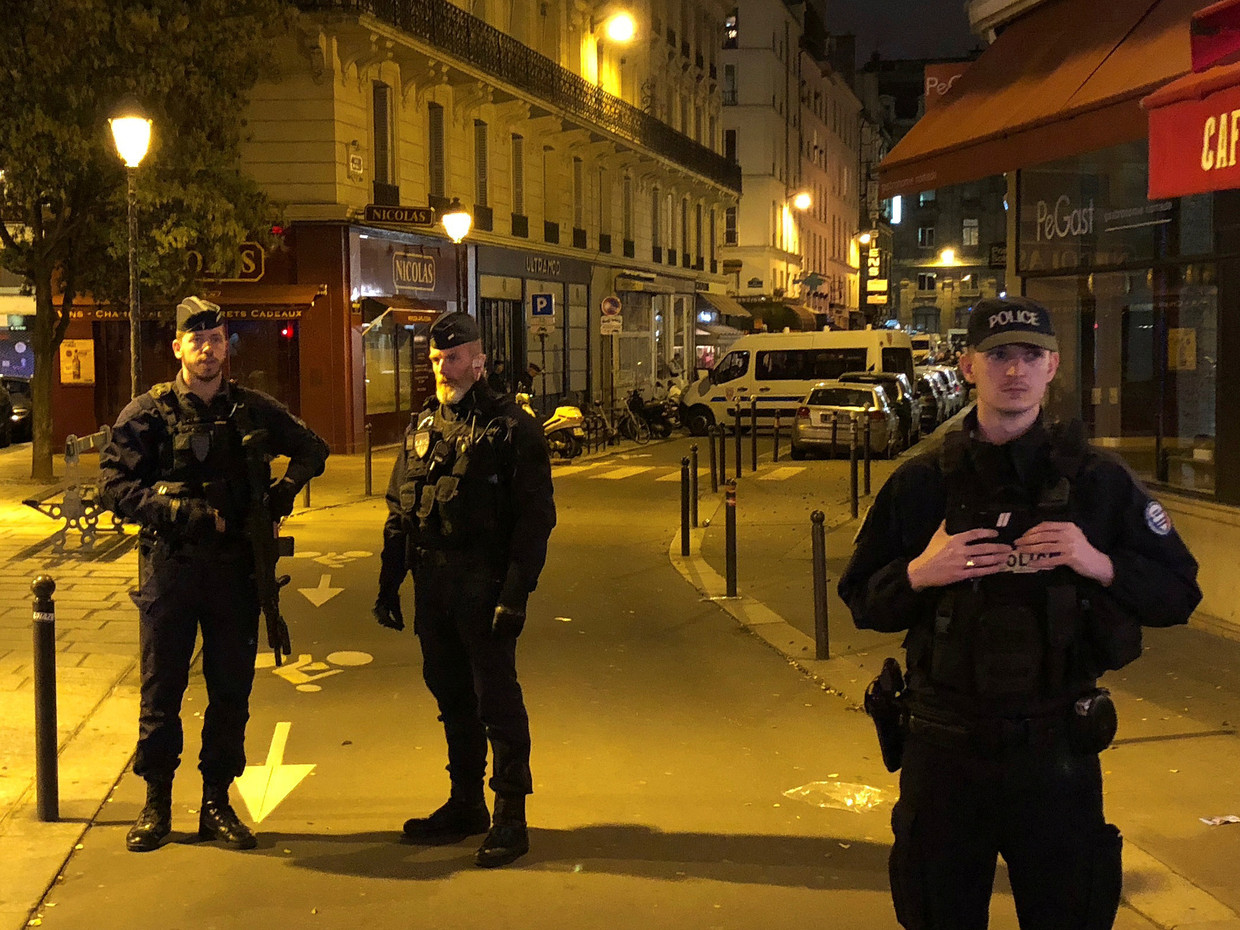 Dode en vier gewonden bij steekincident in Parijs, dader ...