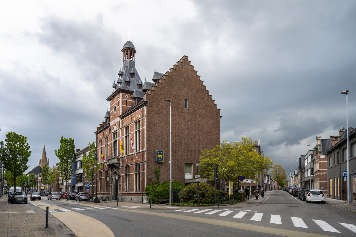 Oud gemeentehuis voor symbolische euro naar verenigingen “Krachten bundelen om historisch