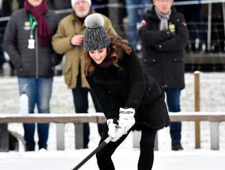 William en Kate proberen vreemde Scandinavische sport uit