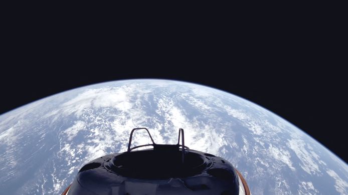 Op dit beeld is de Dragon-capsule, met aan boord een privébemanning, te zien kort nadat de Polaris Dawn-bemanning in een baan om de aarde kwam.