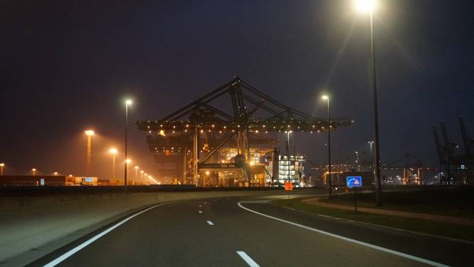 280 kilo cocaïne gevonden in container aan Deurganckdok, negen uithalers in de boeien geslagen