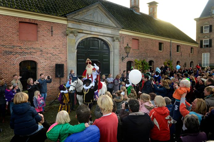 In 2014 kwam vertrok Sinterklaas voor het eerst vanaf kasteel Twickel. Een droomlocatie waar hij overigens ook de nacht doorbracht. Aanstaande zondag hier weer.