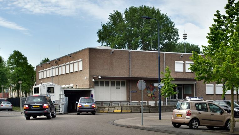Uit veiligheidsoverwegingen is de rechtbank in Haarlem uitgeweken naar de bunker in Osdorp. Beeld Klaas Fopma (www.klaasfopma.nl)