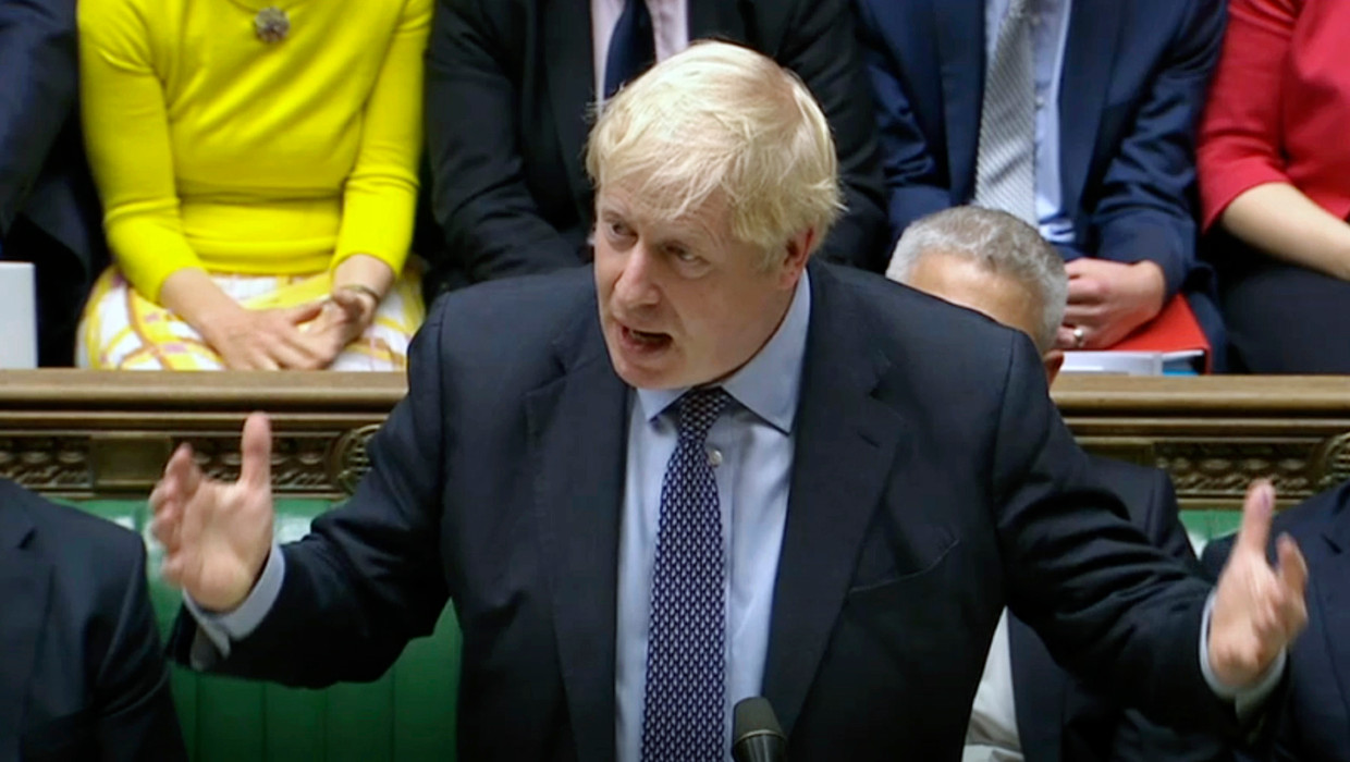 De Britse premier Boris Johnson spreekt zaterdag in het parlement. 