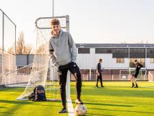 Sander woont vlakbij FC Dordrecht: ‘Als er gescoord is, dan hoor ik het gegil thuis’